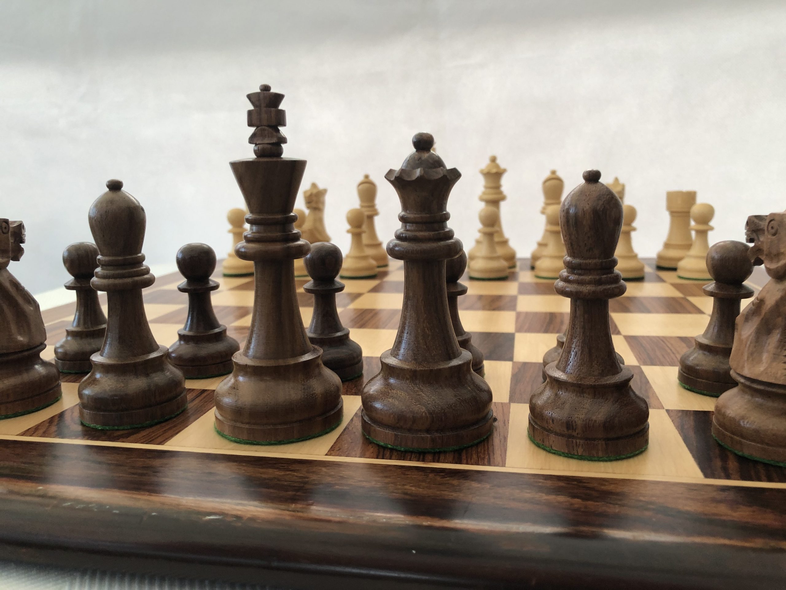 Combo of Knight & Pawns Chess Pieces in Bud Rosewood & Box